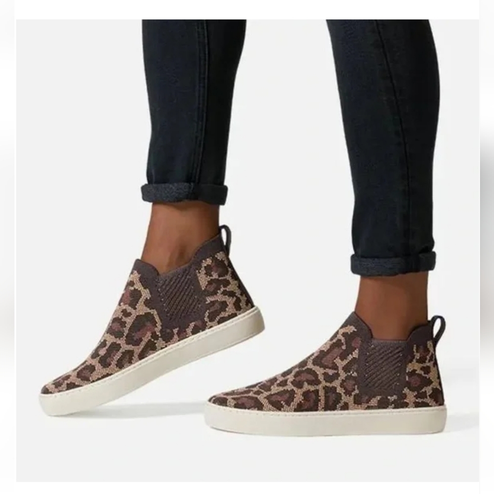 Rothy's the chelsea leopard print high top  sneakers size 8.